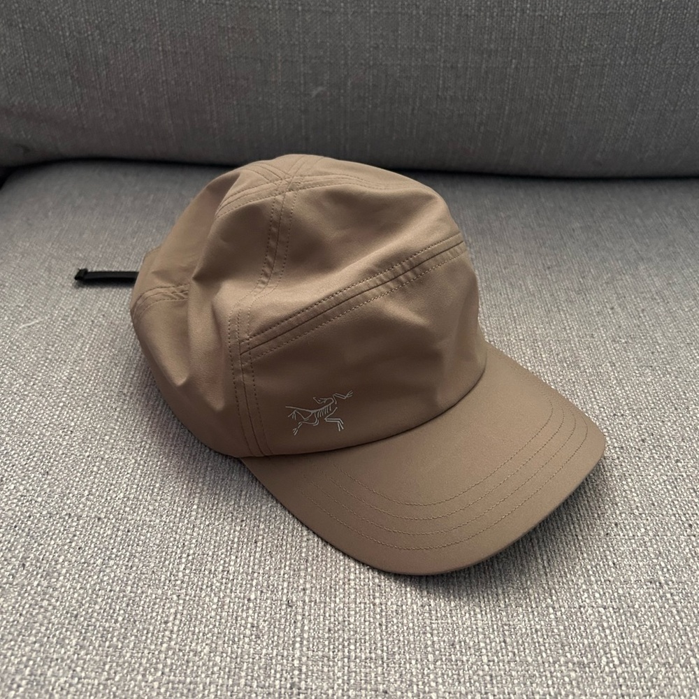 Arc'teryx Taupe/Brown Lightweight Tech Cap - Picture 2 of 5